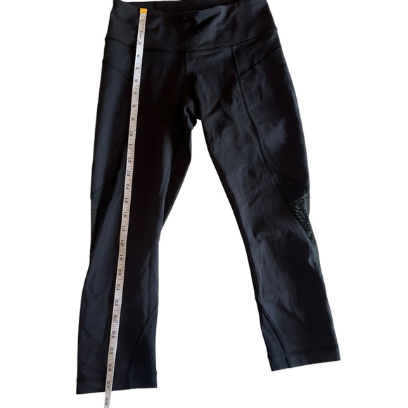 Lululemon Black Perforated Mesh Activewear Leggings size 4 - Picture 11 of 13